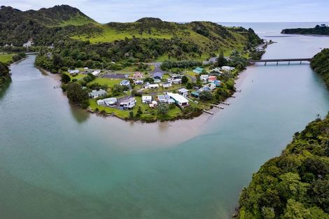 Photo of property in 21 Hills Road, Tongaporutu, Urenui, 4378