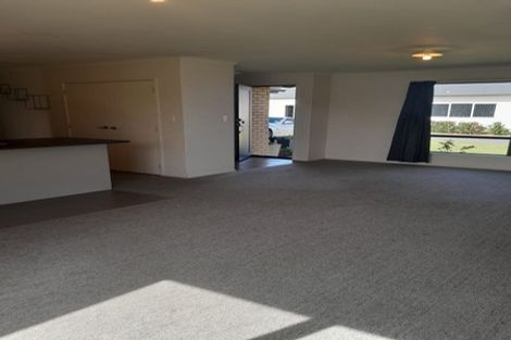 Photo of property in 13 Kamahi Place, One Tree Point, 0118