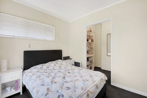 Photo of property in 1/17 Lyons Avenue, Murrays Bay, Auckland, 0630