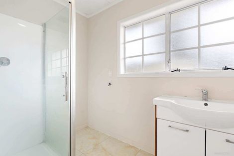 Photo of property in 53 Pupuke Road, Birkenhead, Auckland, 0627