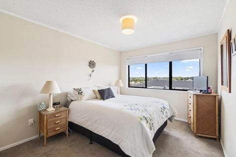 Photo of property in 1/71 Dalwhinnie Parade, Highland Park, Auckland, 2010