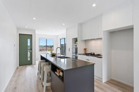 Photo of property in 15 Aquamarine Road, Rosehill, Papakura, 2113