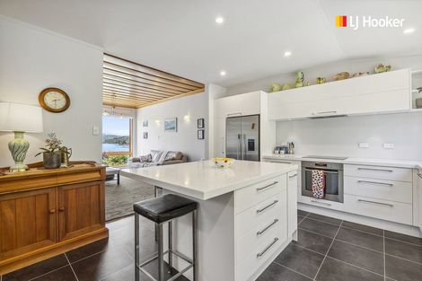 Photo of property in 33 Marine Parade, Macandrew Bay, Dunedin, 9014