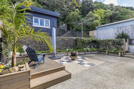 Photo of property in 118 Breaker Bay Road, Breaker Bay, Wellington, 6022