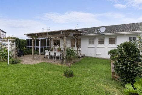 Photo of property in 1/9 Stanley Avenue, Milford, Auckland, 0620