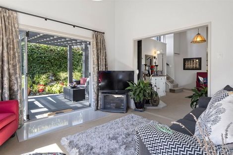 Photo of property in 2 Ely Place, Bethlehem, Tauranga, 3110