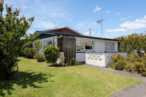 Photo of property in 1/92 Ngatai Road, Otumoetai, Tauranga, 3110