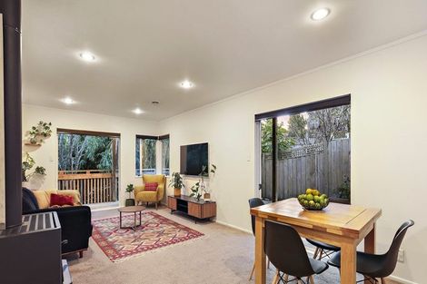 Photo of property in 21a Willerton Avenue, New Lynn, Auckland, 0600