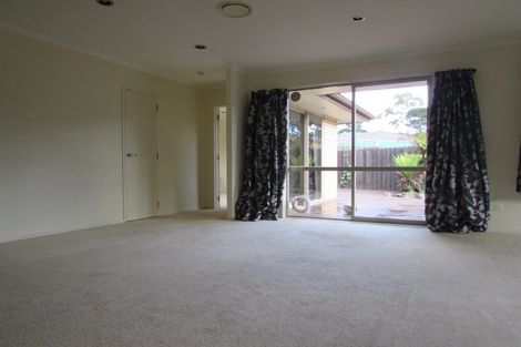 Photo of property in 60 South Kensington Way, Henderson, Auckland, 0612