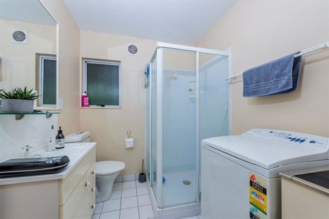 Photo of property in 16 Lagoon Way, West Harbour, Auckland, 0618