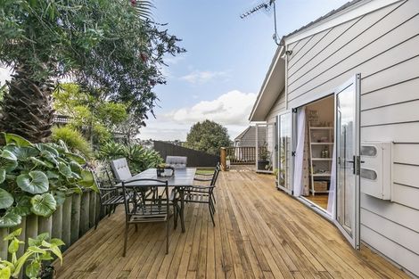 Photo of property in 1/57 Sunset Road, Totara Vale, Auckland, 0629
