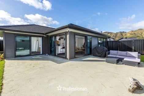Photo of property in 18 Castletown Street, Wallaceville, Upper Hutt, 5018
