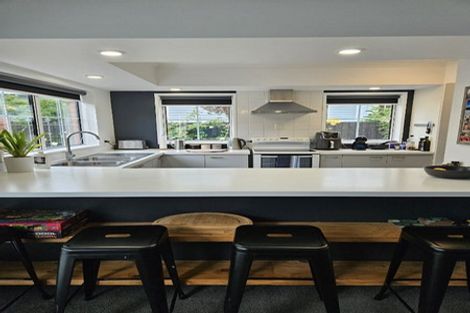 Photo of property in 1/50 Saint Andrews Square, Strowan, Christchurch, 8052