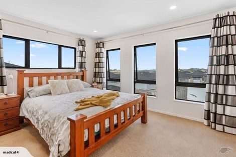 Photo of property in 29 Tawa Place, Orewa, 0931