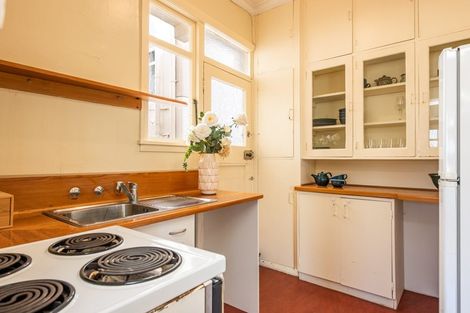 Photo of property in 2/2 Hawker Street, Mount Victoria, Wellington, 6011