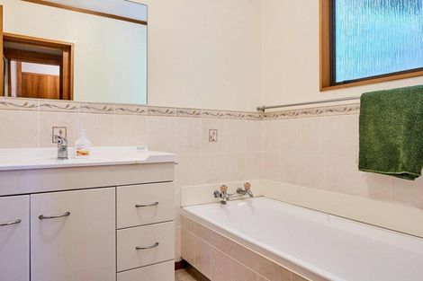 Photo of property in 16 Moana Road, Plimmerton, Porirua, 5026