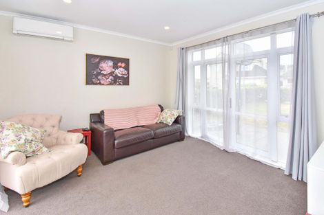 Photo of property in 11 Cornwall Place, Karaka, Papakura, 2113