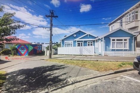 Photo of property in 17 Naughton Terrace, Kilbirnie, Wellington, 6022