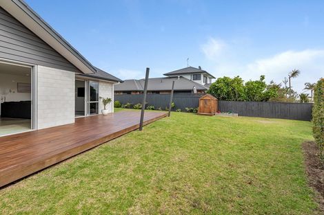 Photo of property in 10 Ngatiti Place, One Tree Point, 0118