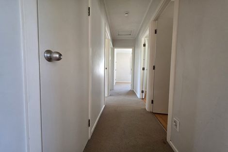 Photo of property in 1 Ward Crescent, Te Atatu Peninsula, Auckland, 0610