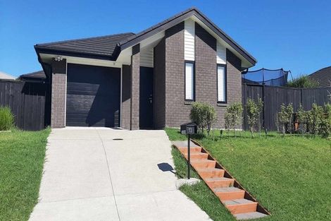 Photo of property in 13 Harry Richards Way, Pokeno, 2402