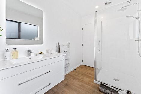 Photo of property in 2/21 Tobruk Crescent, Milford, Auckland, 0620