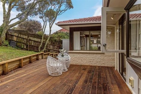 Photo of property in 33 John Downs Drive, Browns Bay, Auckland, 0630