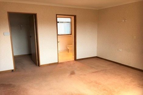 Photo of property in 18 Atarau Grove, Paraparaumu, 5032