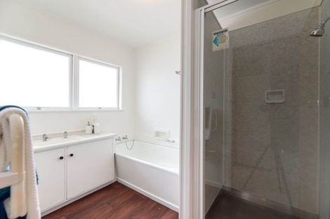 Photo of property in 2/120 Titirangi Road, New Lynn, Auckland, 0600