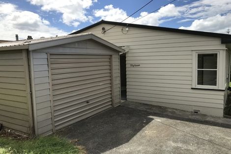 Photo of property in 15 Raleigh Road, Northcote, Auckland, 0627