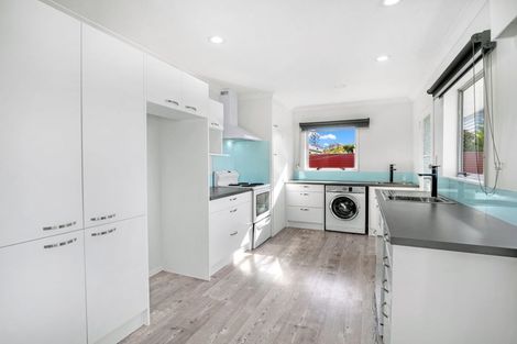 Photo of property in 10 Hollows Crescent, Takaro, Palmerston North, 4412