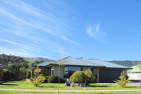 Photo of property in 10 Covent Drive, Stoke, Nelson, 7011