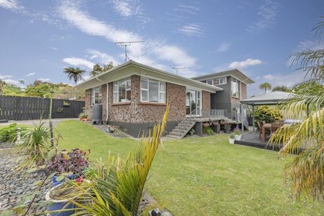 Photo of property in 3 Alf Walker Place, Papakura, 2110