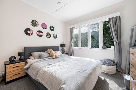 Photo of property in 10 Governor Road, Northland, Wellington, 6012