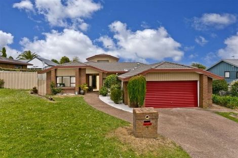 Photo of property in 4 Landsberg Way, Windsor Park, Auckland, 0632