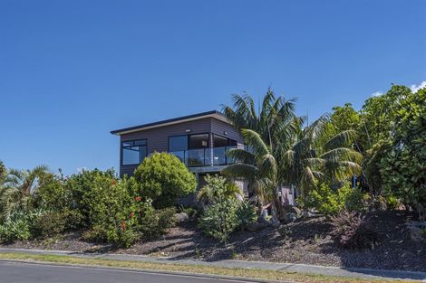 Photo of property in 5 Paradise Point Place, One Tree Point, 0118