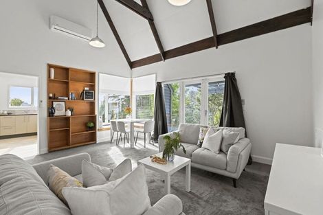 Photo of property in 20 Shakespeare Road, Bastia Hill, Whanganui, 4500