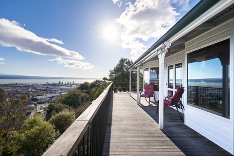 Photo of property in 23 Denholm Road, Hospital Hill, Napier, 4110