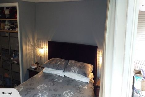 Photo of property in 53 Cliff View Drive, Green Bay, Auckland, 0604