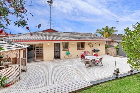 Photo of property in 11 Robin Lane, Browns Bay, Auckland, 0630