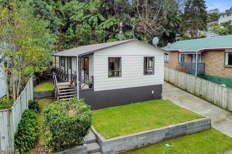 Photo of property in 105 Poplar Grove, Whalers Gate, New Plymouth, 4310