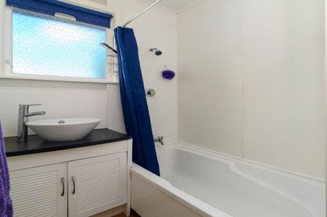 Photo of property in 1 Gifford Place, Utuhina, Rotorua, 3015