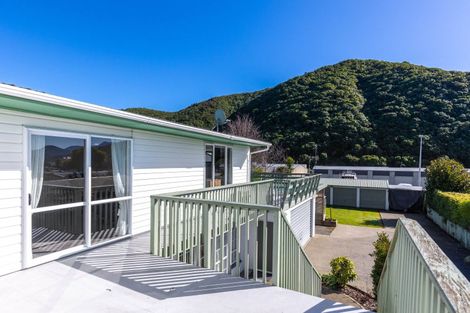 Photo of property in 48 Beach Road, Waikawa, Picton, 7220