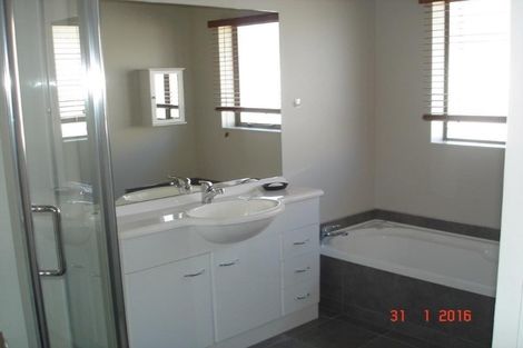 Photo of property in 51 Gandalf Crescent, Paraparaumu, 5032