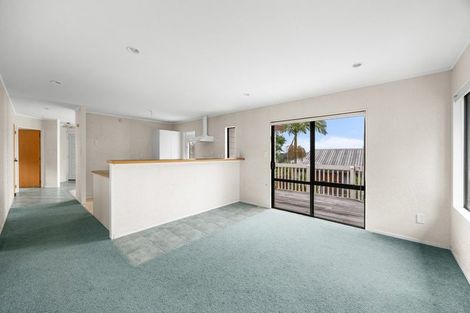 Photo of property in 18 Van Dyke Place, West Harbour, Auckland, 0618