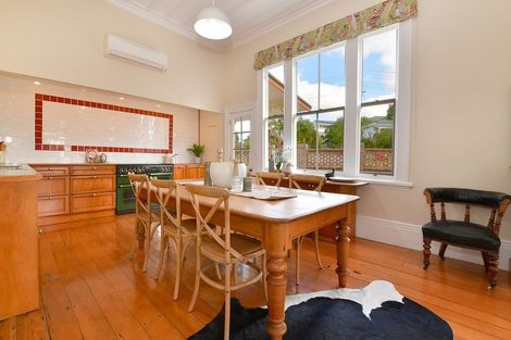 Photo of property in 14 Nelson Street, Helensville, 0800
