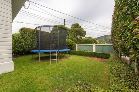 Photo of property in 17 Izard Road, Khandallah, Wellington, 6035