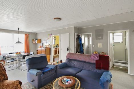 Photo of property in 29 Hennessy Street East, Foxton Beach, Foxton, 4815