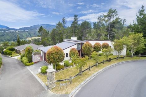 Photo of property in 22 Mount Marua Way, Timberlea, Upper Hutt, 5018
