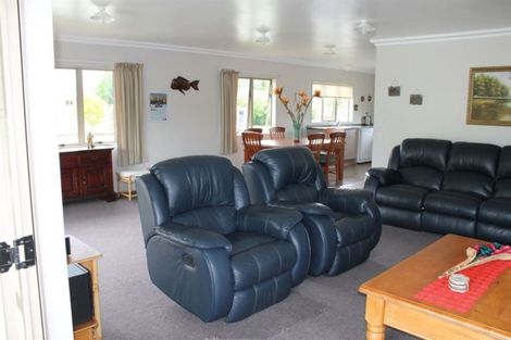 Photo of property in 60 Kauri Grove, Coromandel, 3506